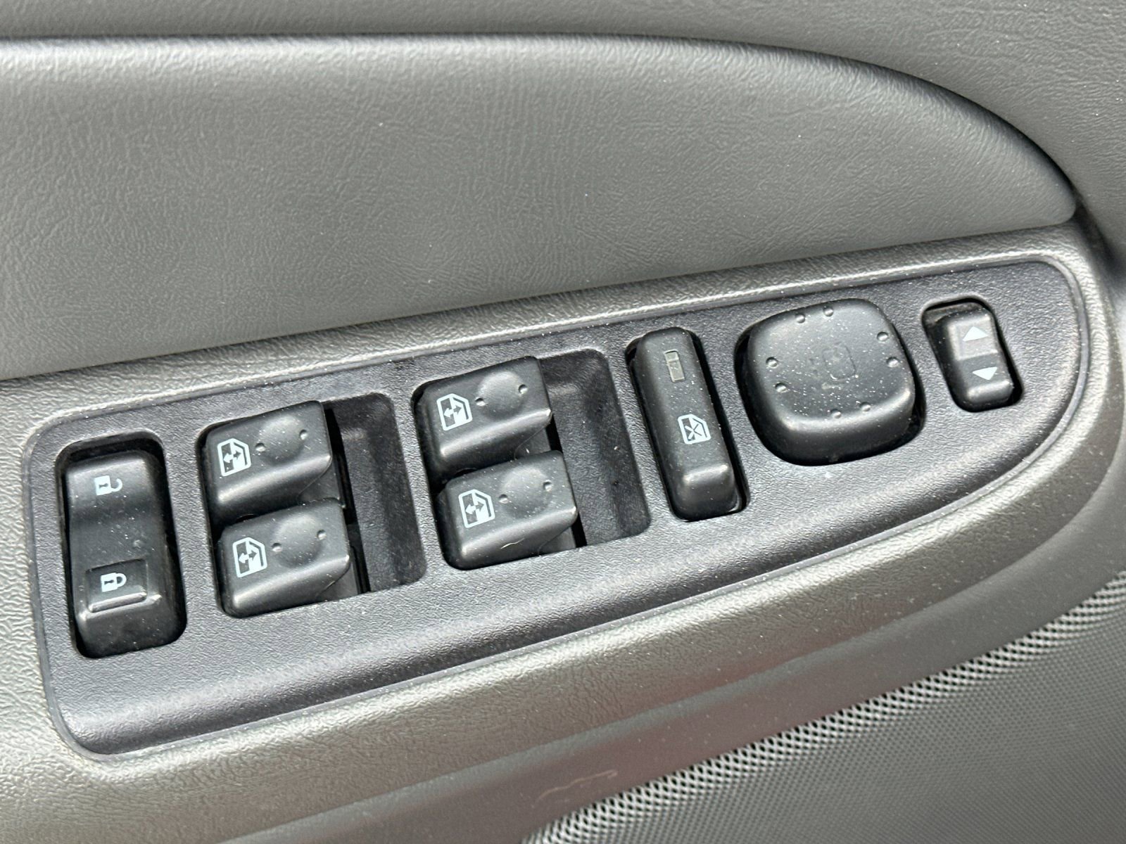 Used 2004 Chevrolet Silverado 2500 LS image 11