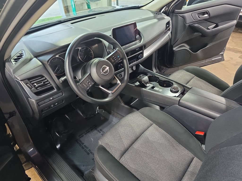 Used 2024 Nissan Rogue SV AWD/4WD image 16