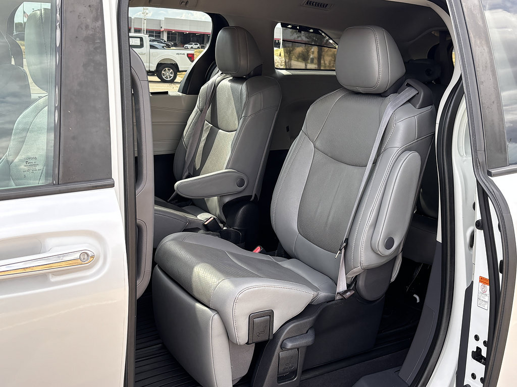 Certified 2023 Toyota Sienna Limited FWD image 32