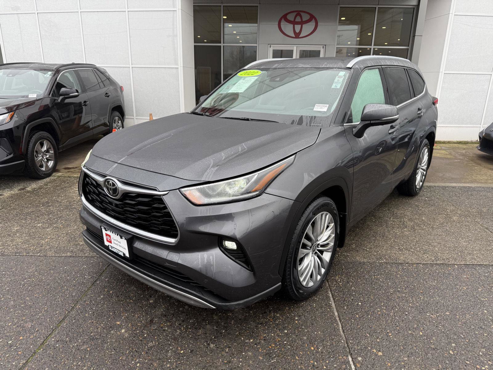 Used 2022 Toyota Highlander Platinum image 2