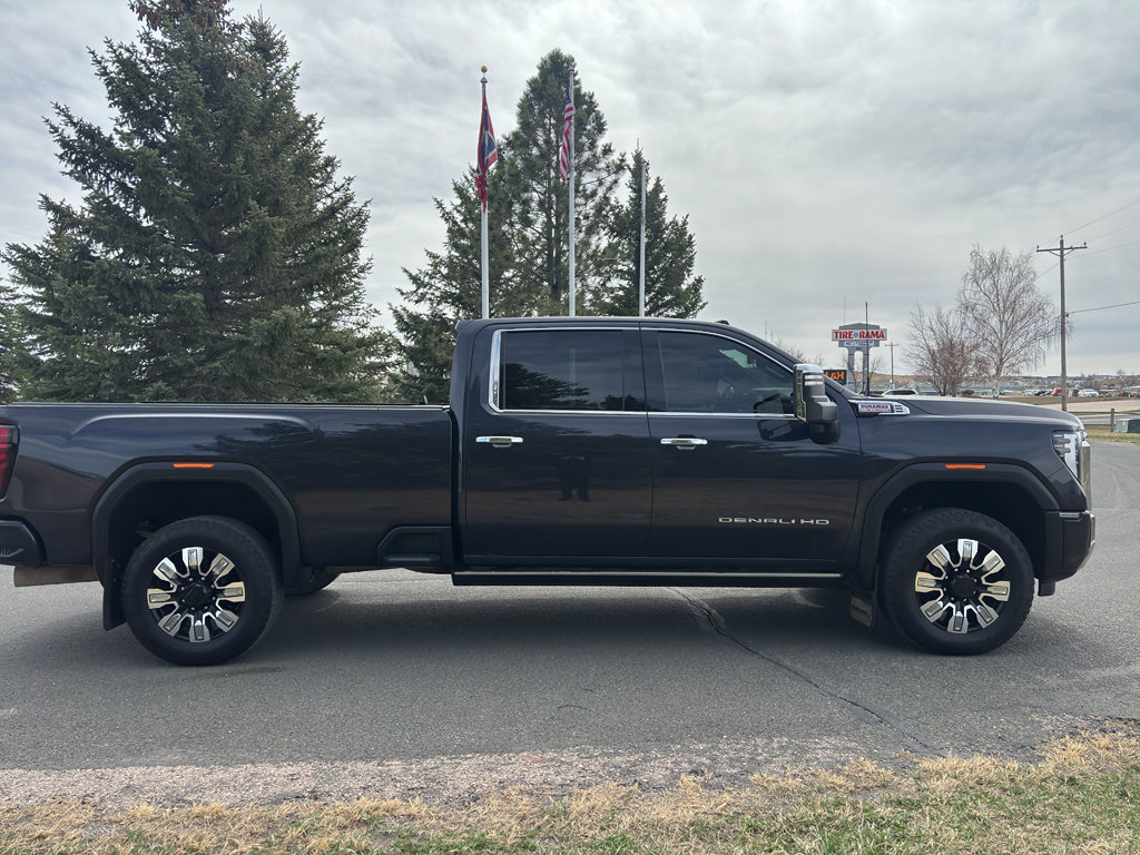 Used 2024 GMC Sierra 3500 Denali w/ Technology Package image 5