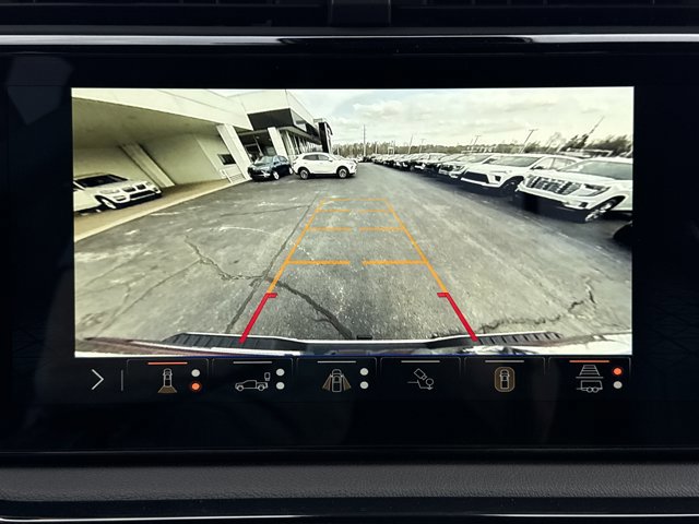 Used 2025 GMC Sierra 3500 AT4 w/ AT4 Preferred Package image 9