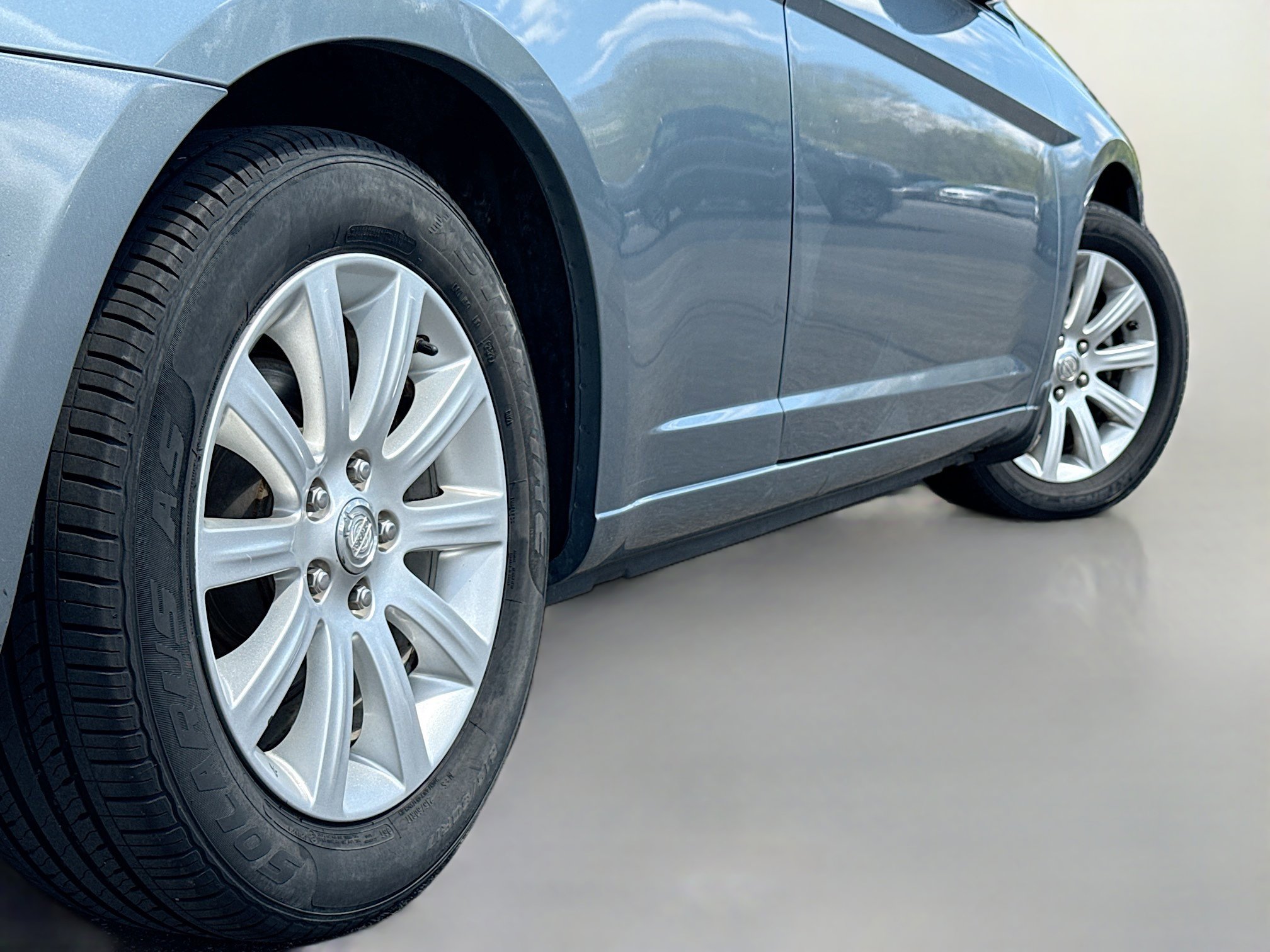 Used 2010 Chrysler Sebring Touring FWD image 13