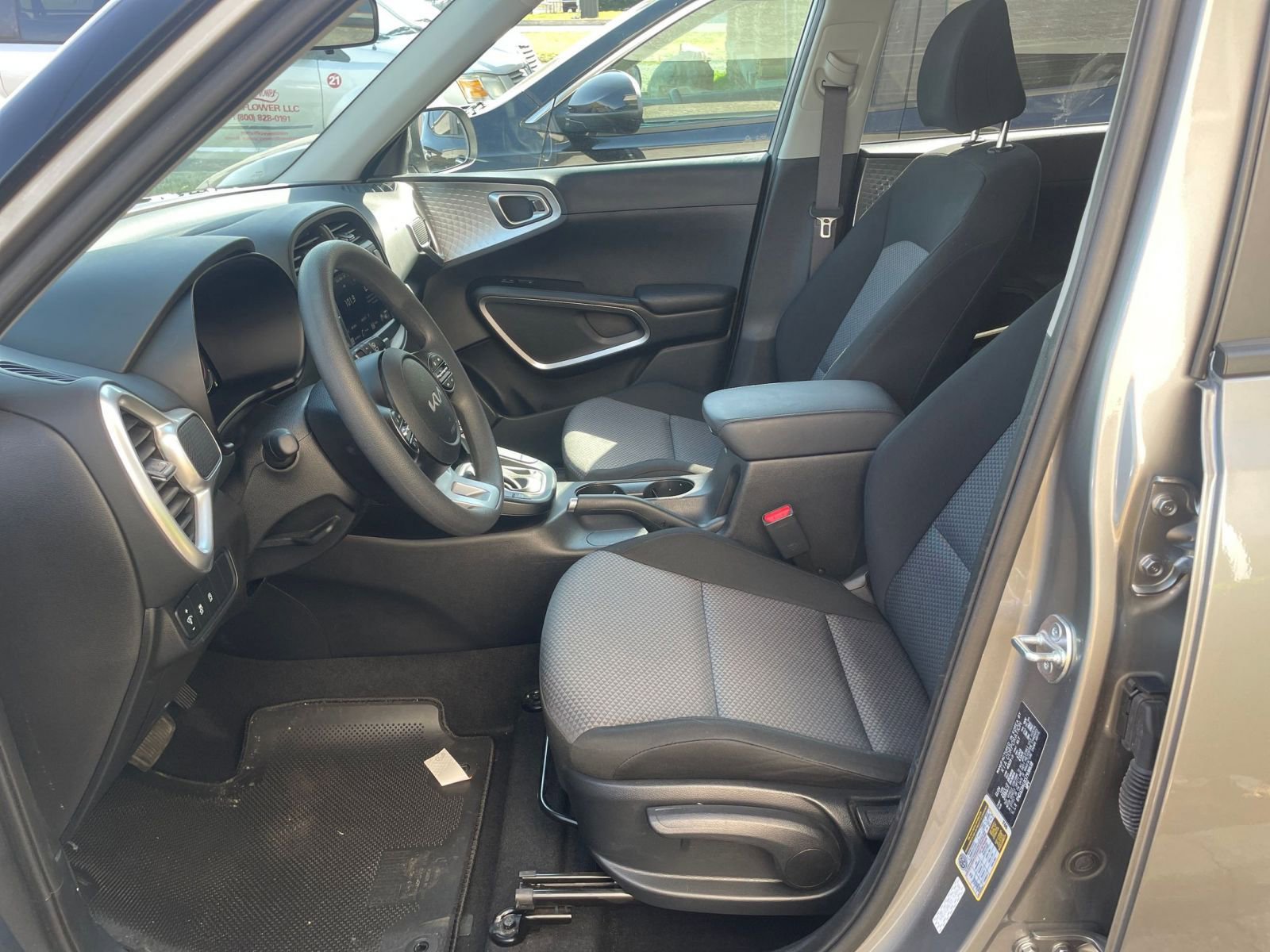 Used 2025 Kia Soul LX w/ LX Technology Package image 24