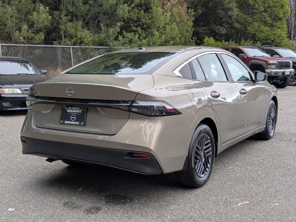 New 2027 Nissan Sentra SV FWD image 5