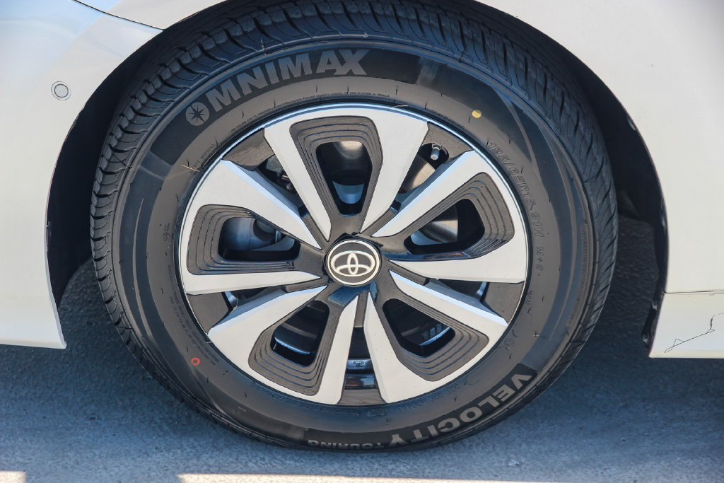 Used 2017 Toyota Prius Prime Advanced FWD image 10