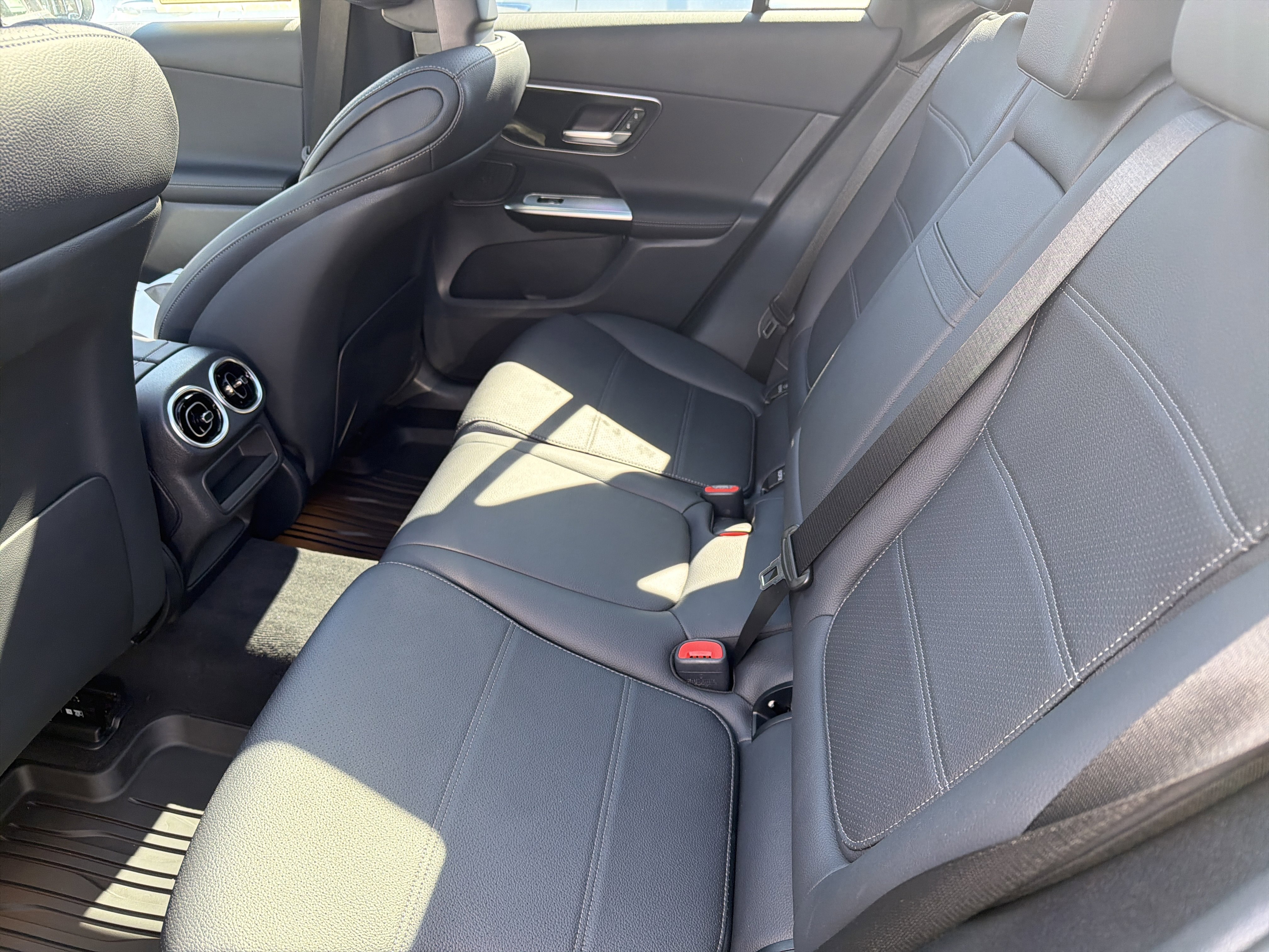 Used 2026 Mercedes-Benz GLC 300 4MATIC image 24