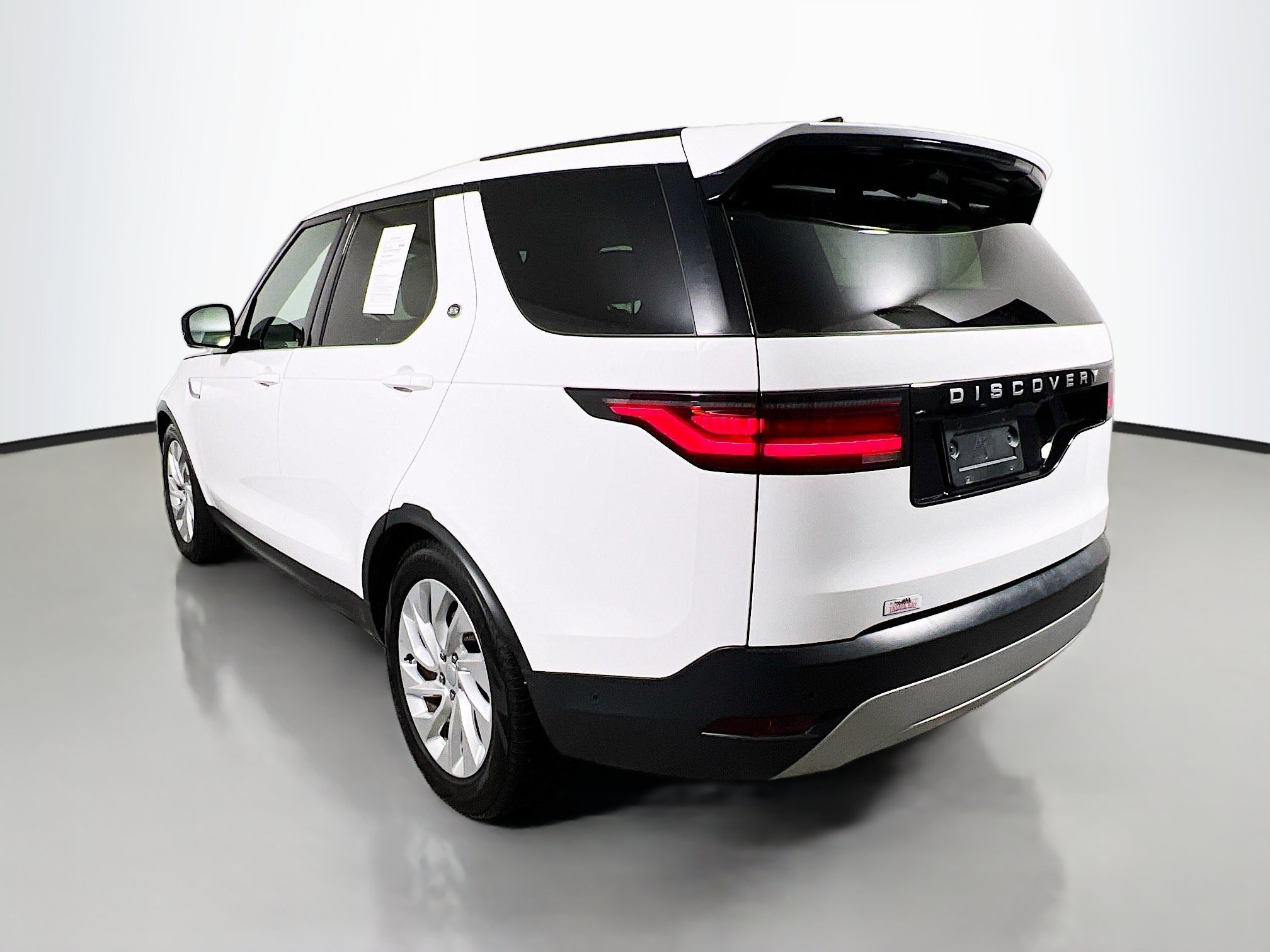 Used 2025 Land Rover Discovery S AWD/4WD image 8