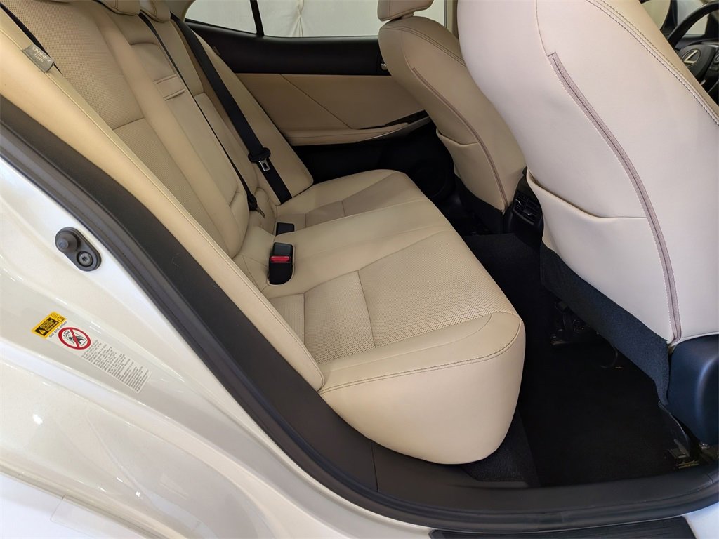 Used 2016 Lexus IS 300 AWD image 32