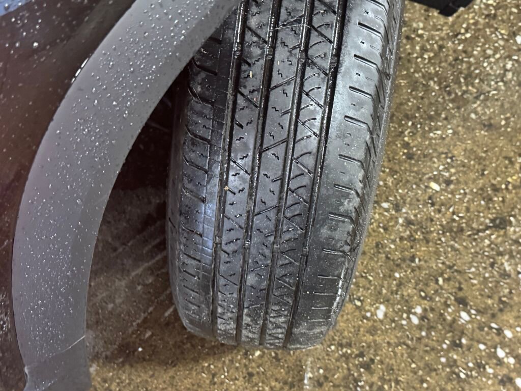 Used 2023 GMC Acadia SLT w/ Preferred Package image 24