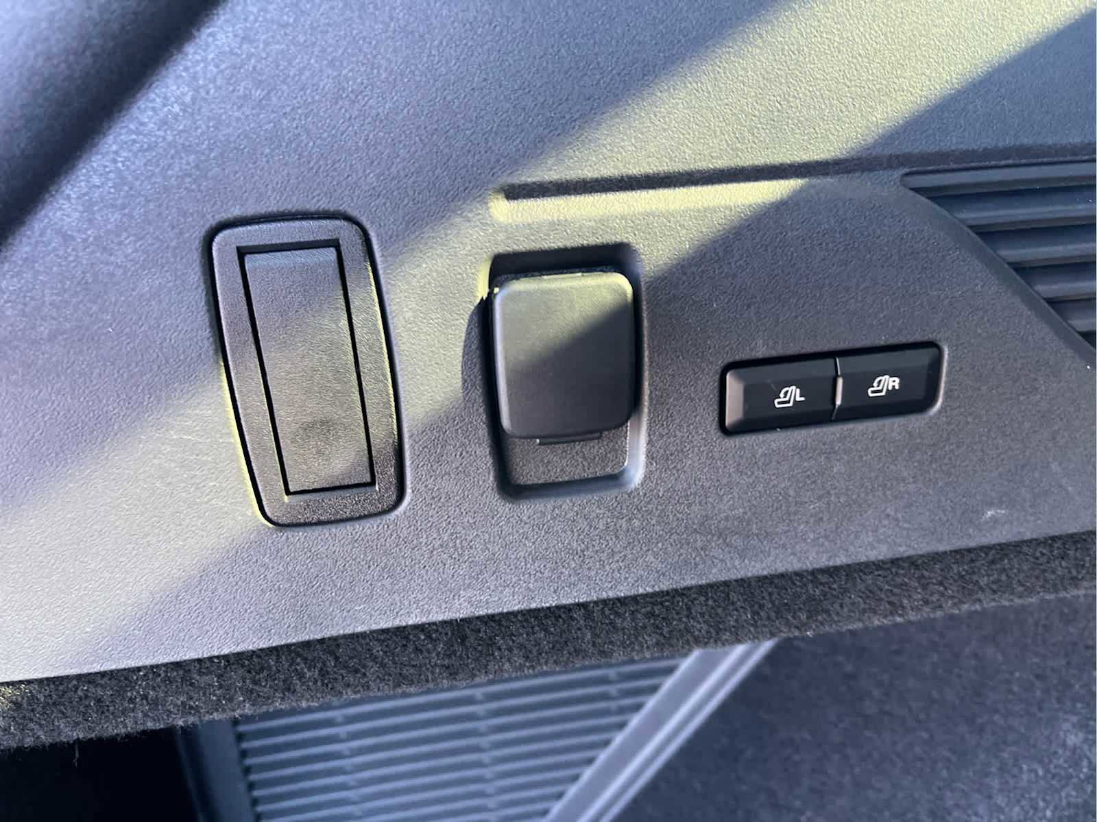 Used 2024 Lincoln Nautilus Reserve w/ Equipment Group 202A image 24