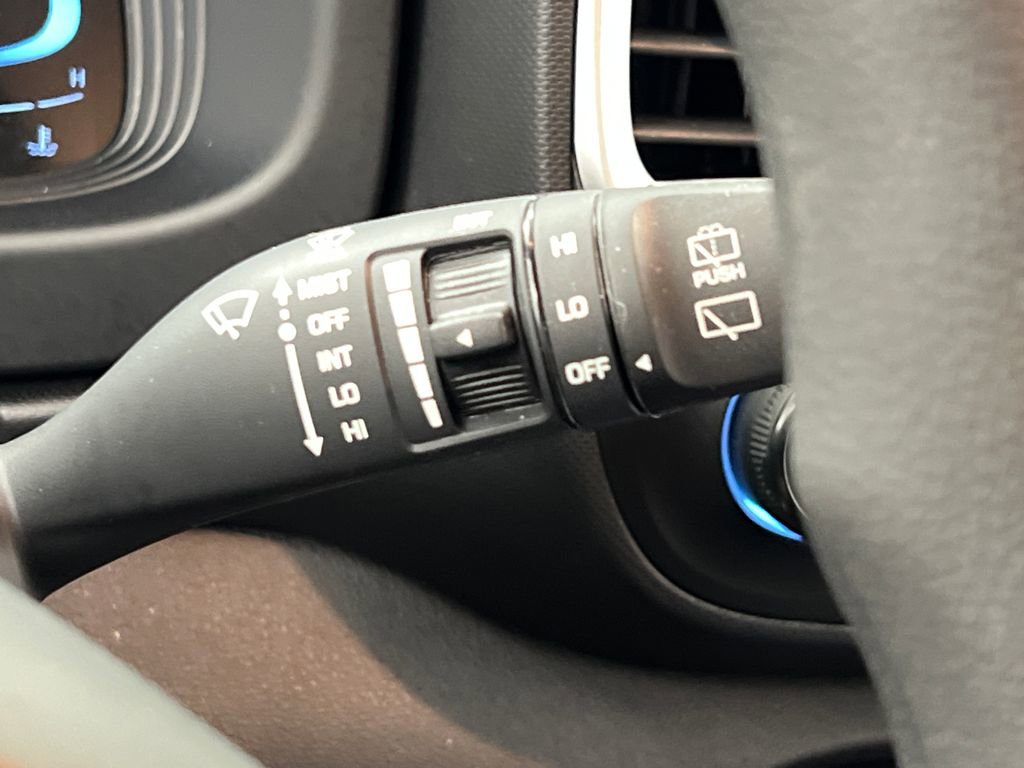 Used 2025 Hyundai Venue SE image 40
