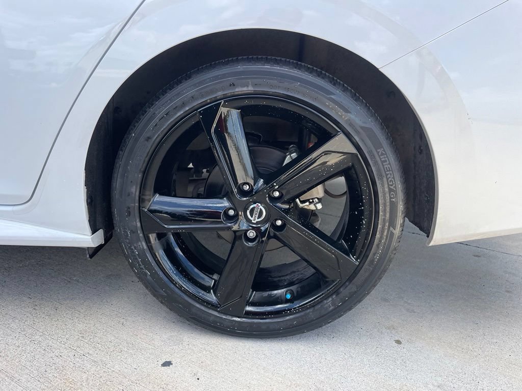 Certified 2023 Nissan Sentra SR w/ Midnight Edition Package FWD image 17