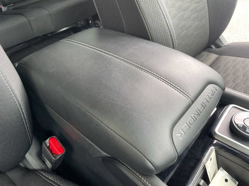 Used 2025 Nissan Pathfinder SV AWD/4WD image 42