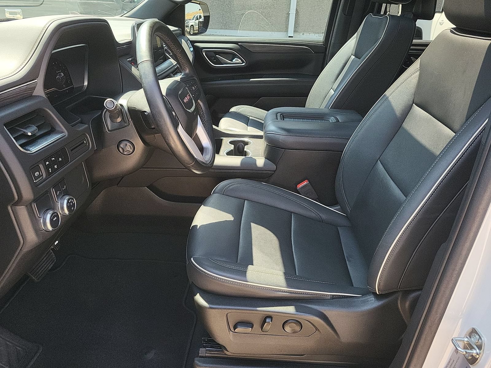 Used 2023 GMC Yukon XL SLT w/ SLT Premium Package RWD image 20