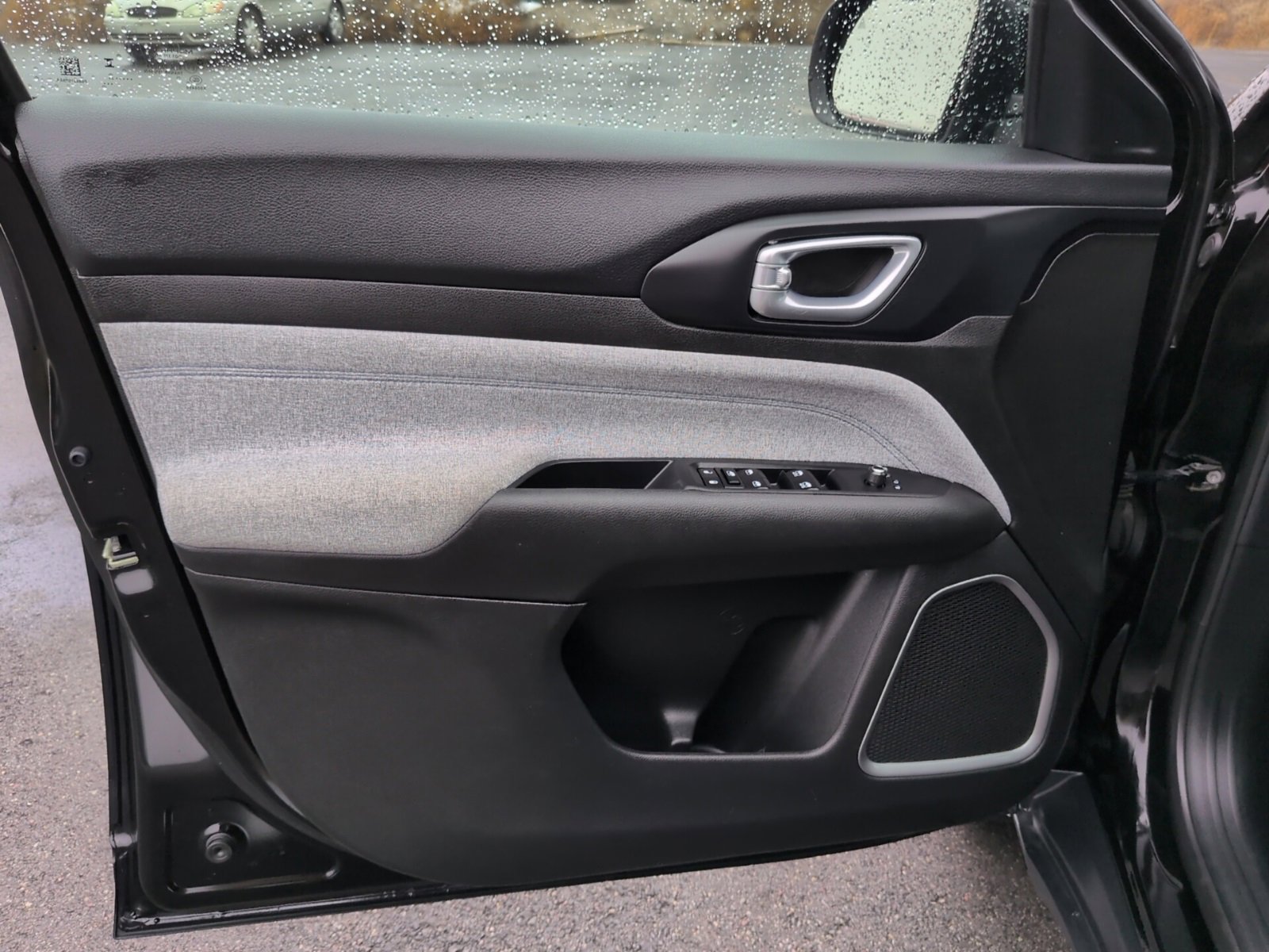 Used 2024 Jeep Compass Latitude image 17