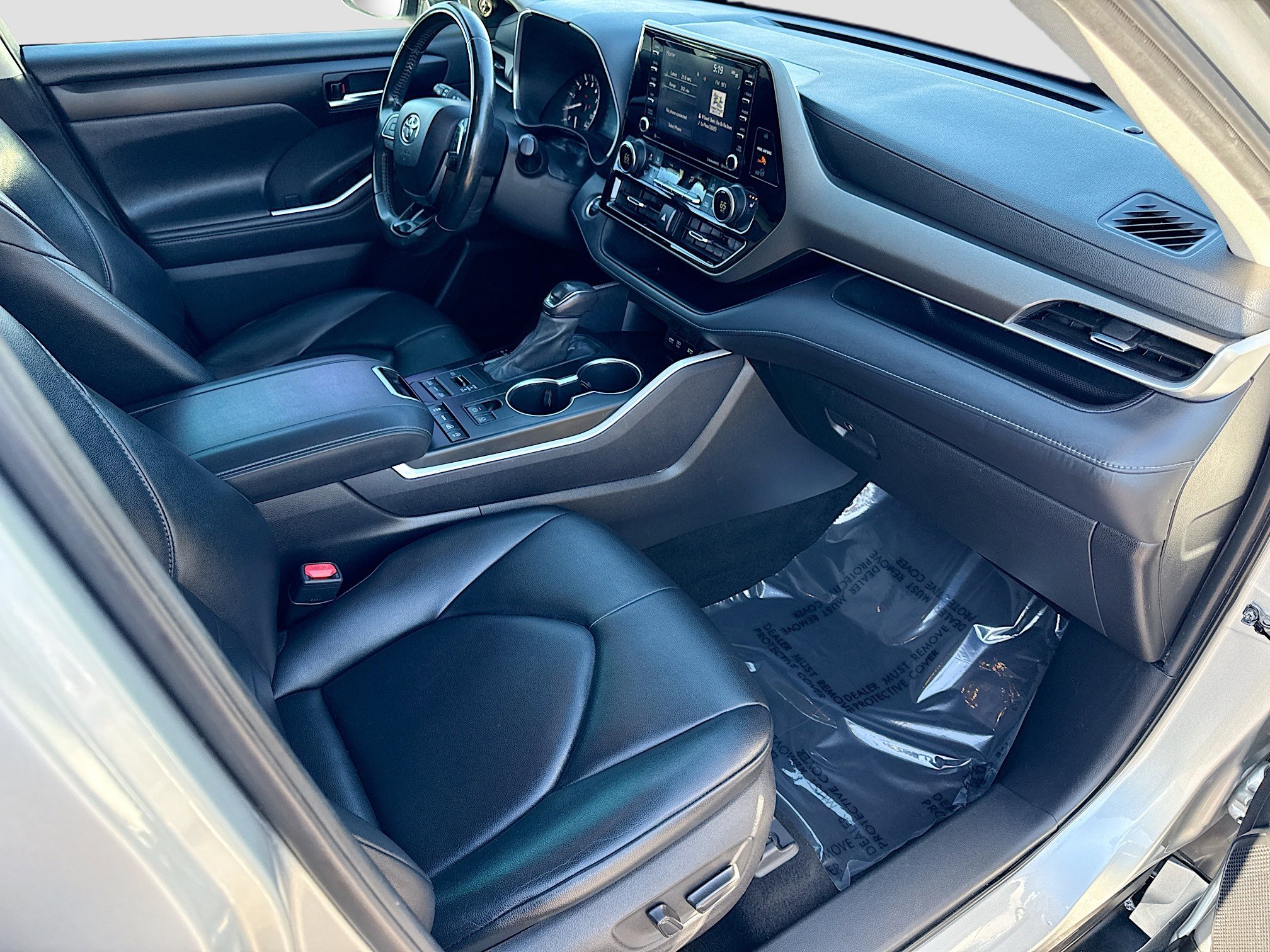 Used 2020 Toyota Highlander XLE image 14