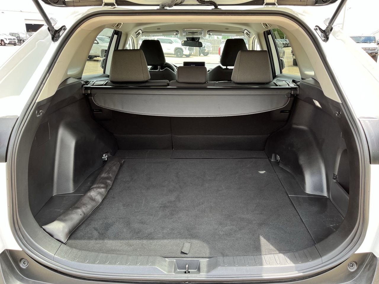 Used 2023 Toyota RAV4 XLE FWD image 28