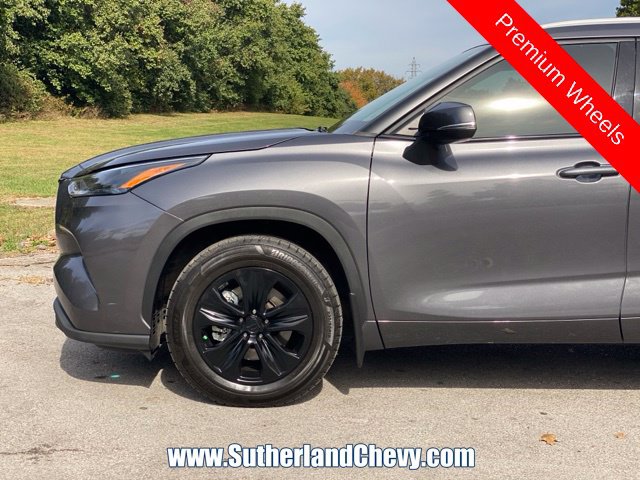 Used 2022 Toyota Highlander XLE AWD/4WD image 10