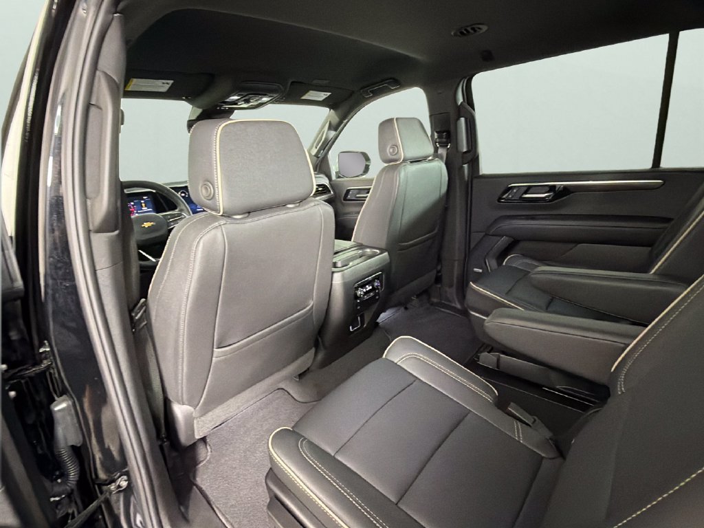 Used 2026 Chevrolet Suburban Premier AWD/4WD image 23