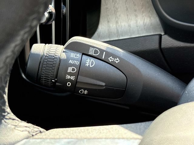 Used 2023 Volvo XC40 B5 Plus w/ Driver Assist Package AWD/4WD image 22