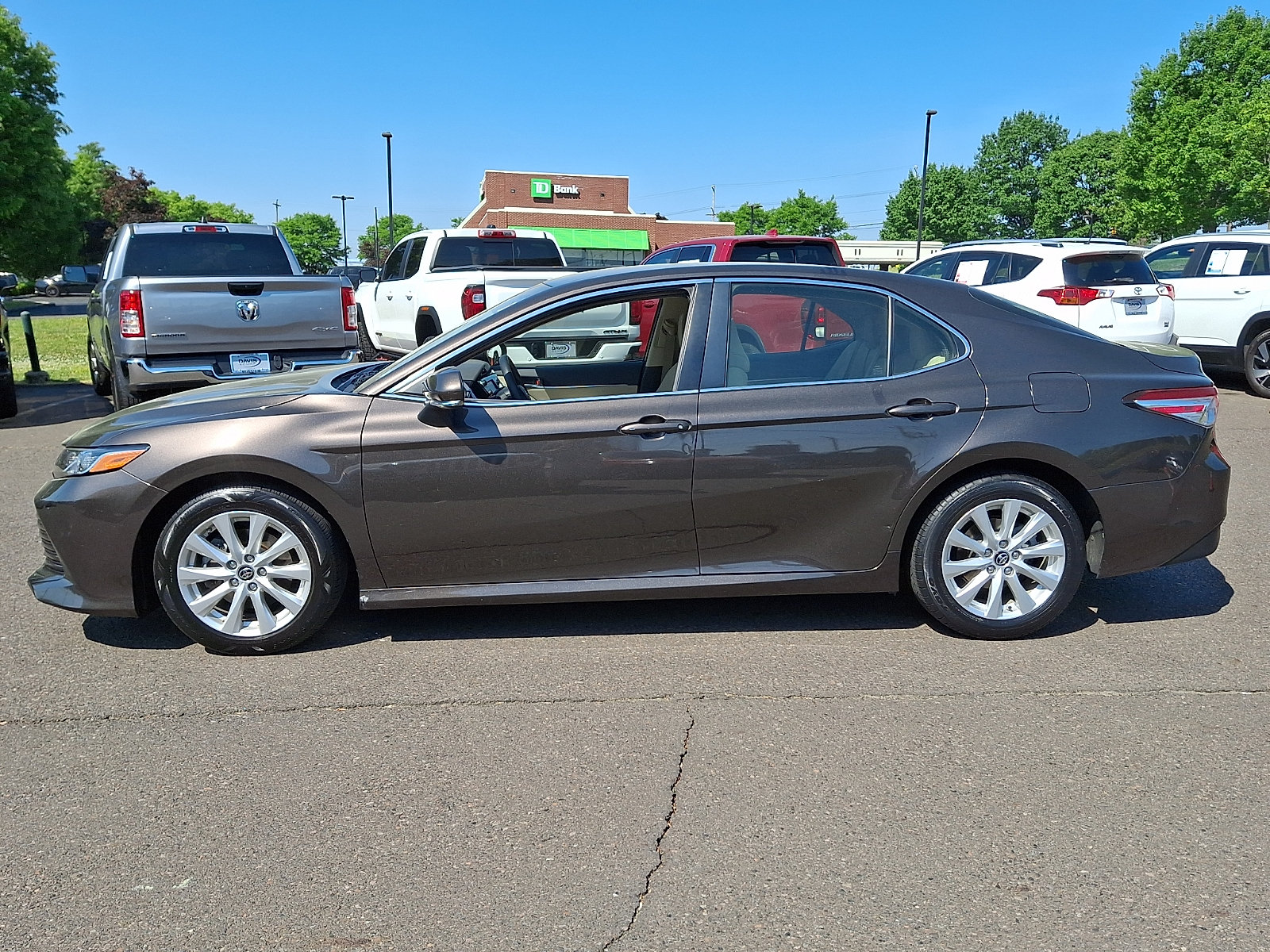 Used 2018 Toyota Camry LE w/ Convenience Package FWD image 7
