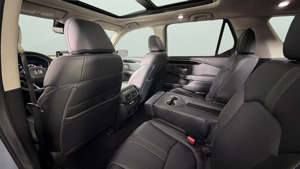 Used 2025 Honda Pilot Touring image 30