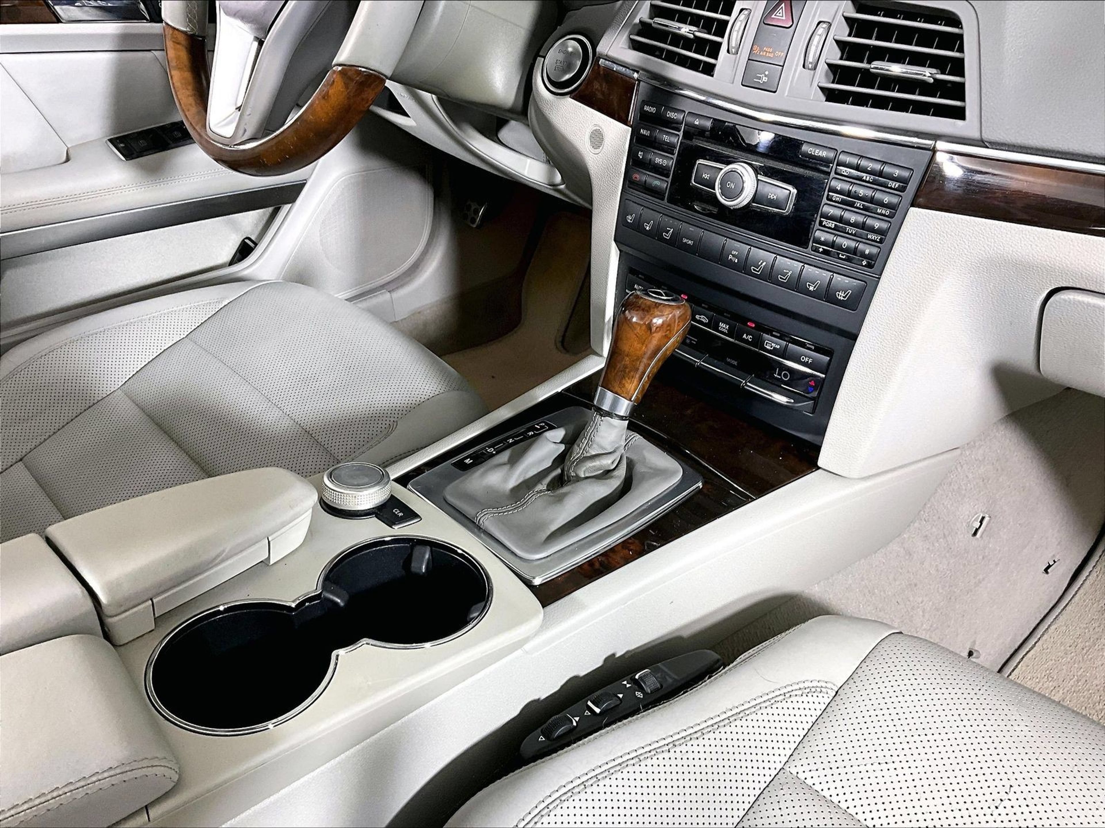Used 2012 Mercedes-Benz E 550 Cabriolet image 16