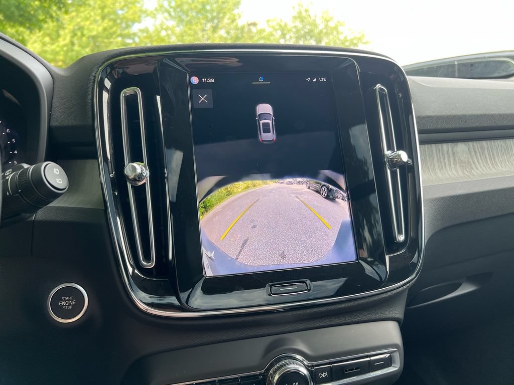 Certified 2025 Volvo XC40 B5 Core AWD/4WD image 19
