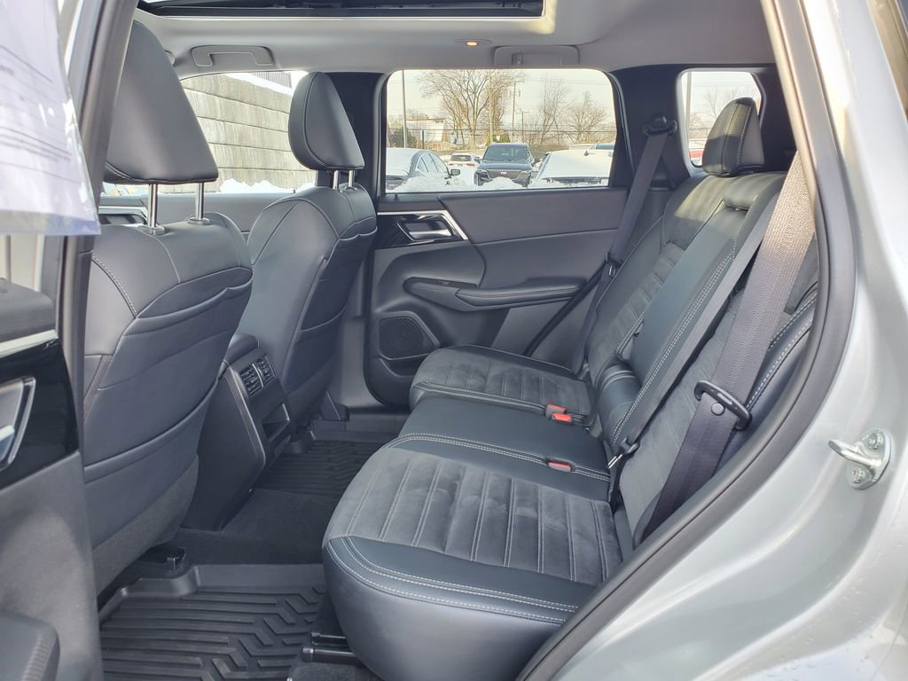 Used 2024 Mitsubishi Outlander SE image 43