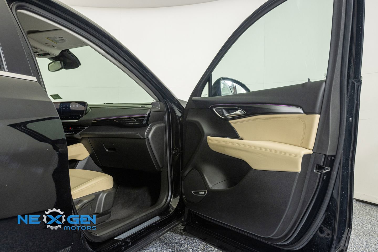Used 2025 Buick Envision Preferred AWD/4WD image 34
