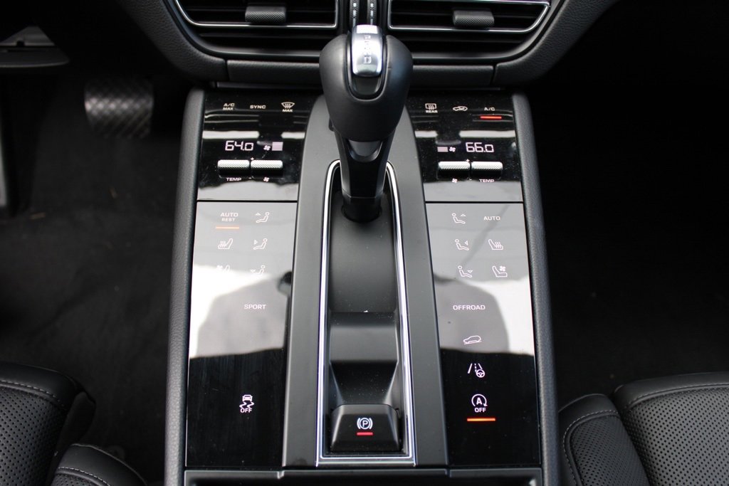 Used 2025 Porsche Macan image 31