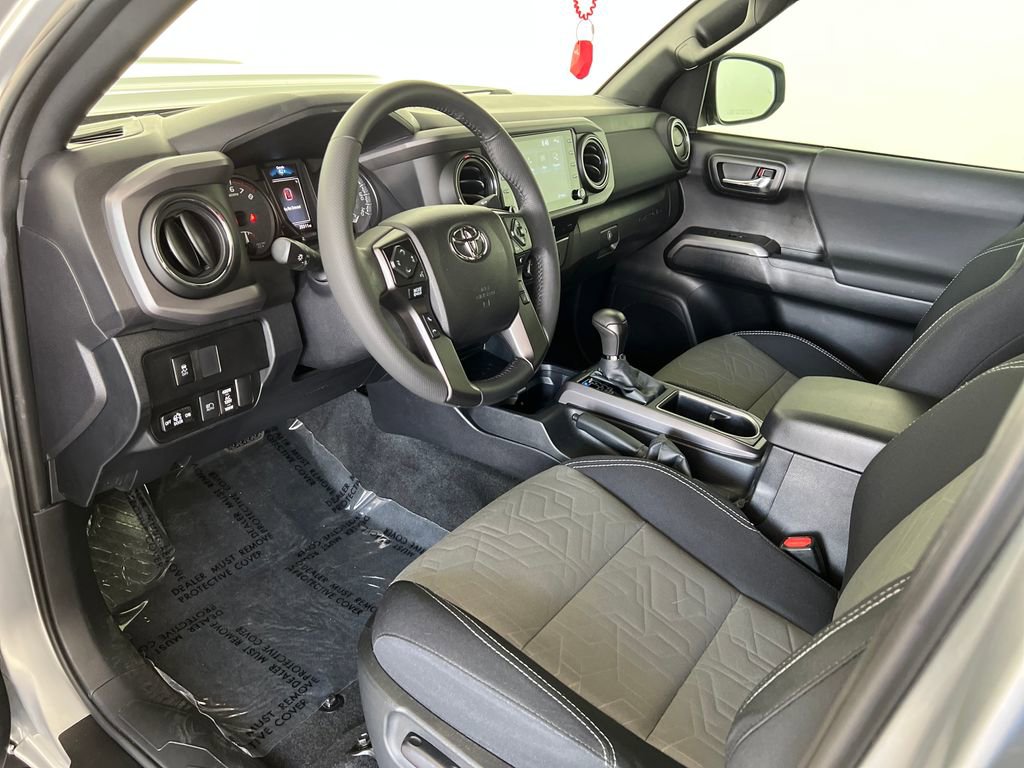 Used 2022 Toyota Tacoma TRD Sport w/ Technology Package RWD image 19