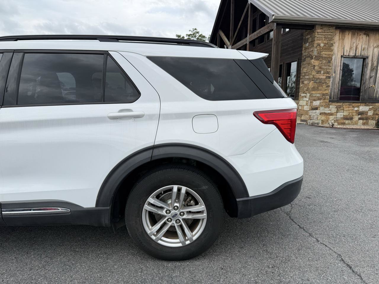 Used 2020 Ford Explorer XLT RWD image 38
