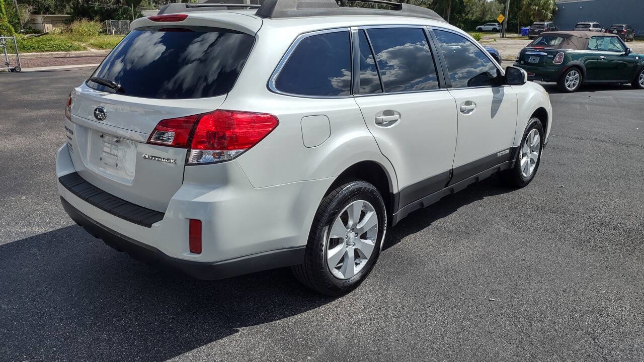 Used 2010 Subaru Outback 2.5i Premium w/ Popular Equipment Group 1B image 4