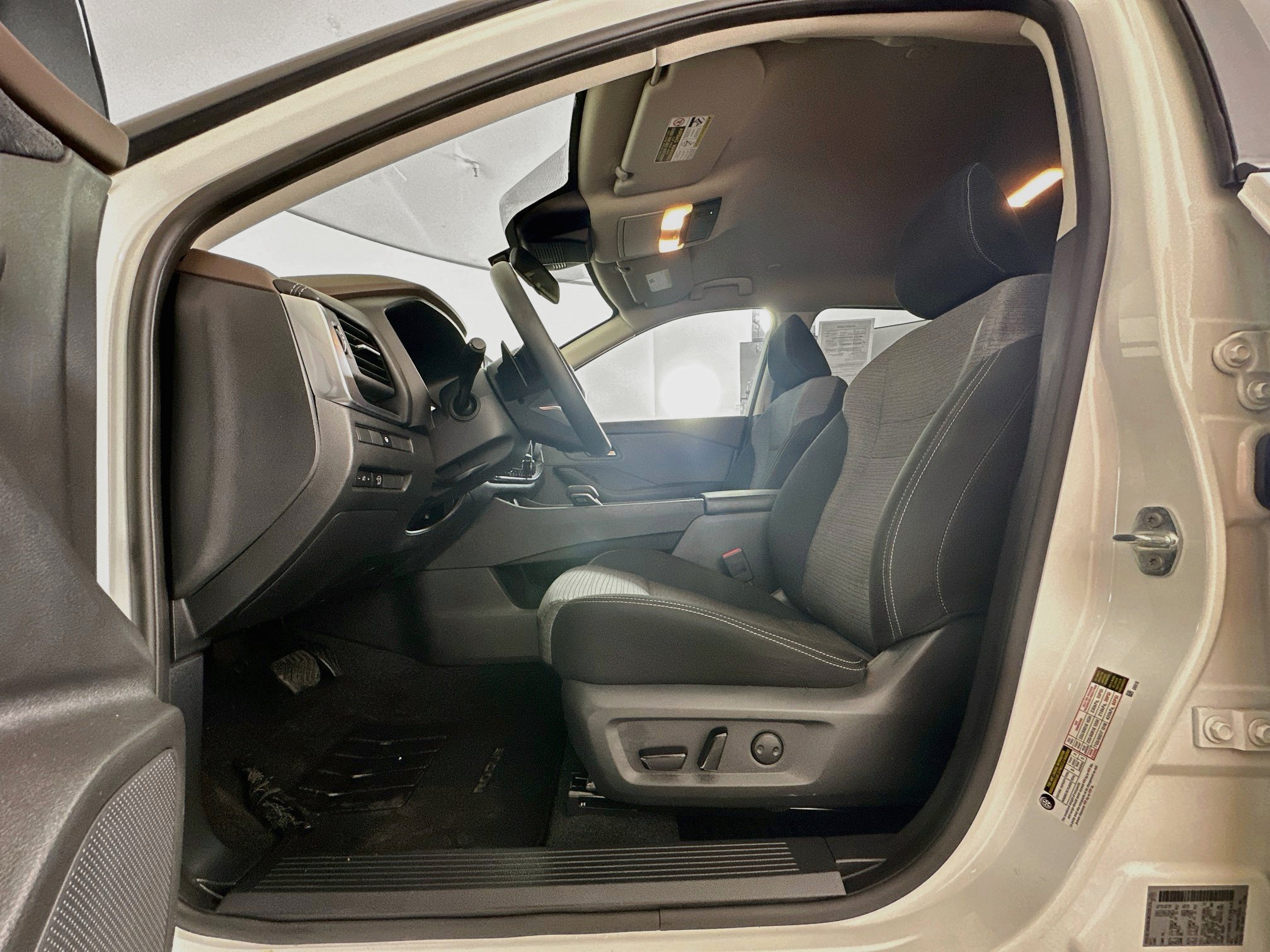 Used 2023 Nissan Rogue SV FWD image 13