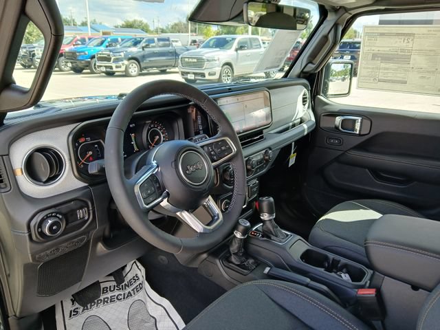 New 2025 Jeep Wrangler Unlimited Sahara w/ Technology Group AWD/4WD image 9