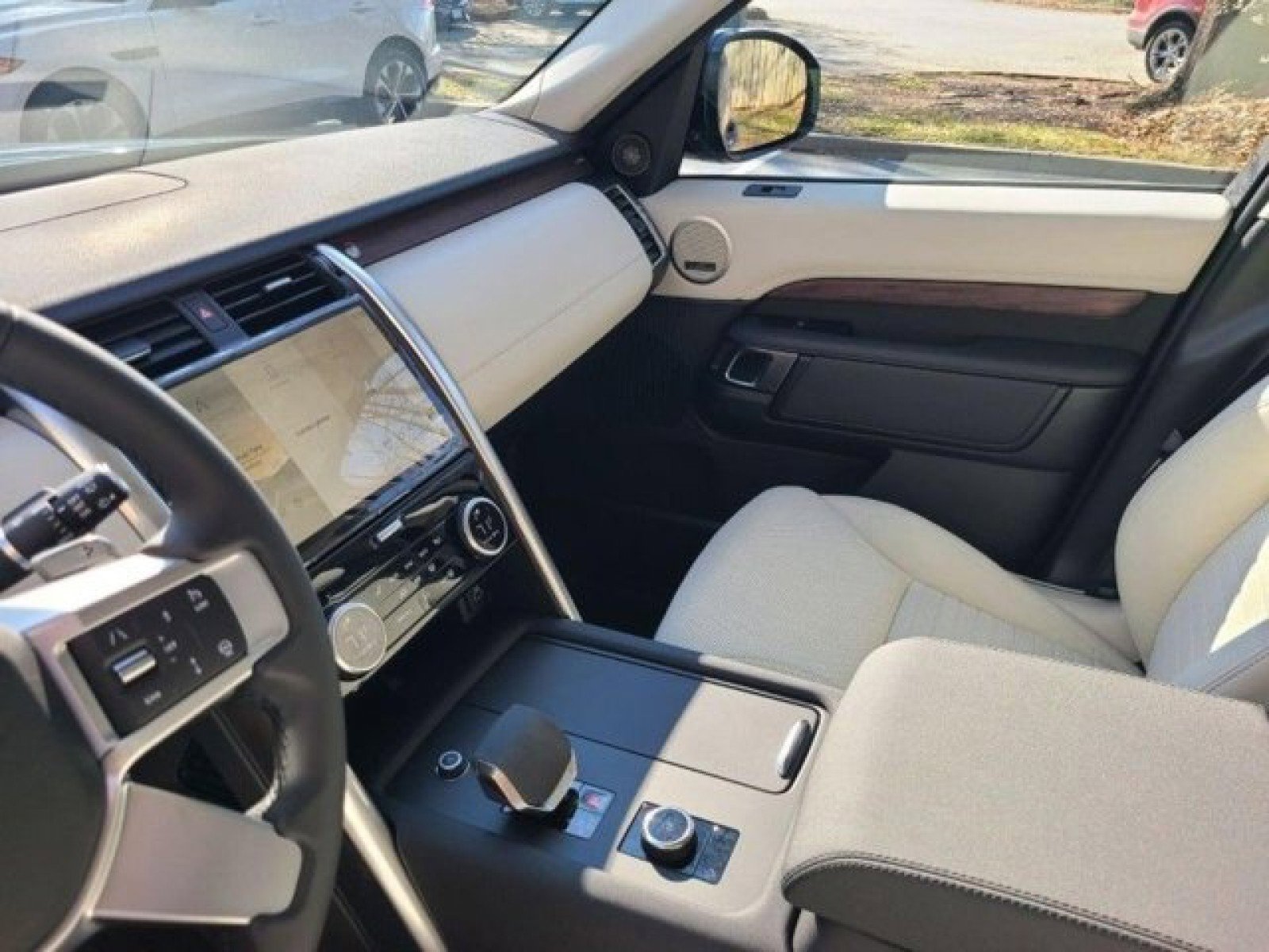 Certified 2024 Land Rover Discovery S image 26