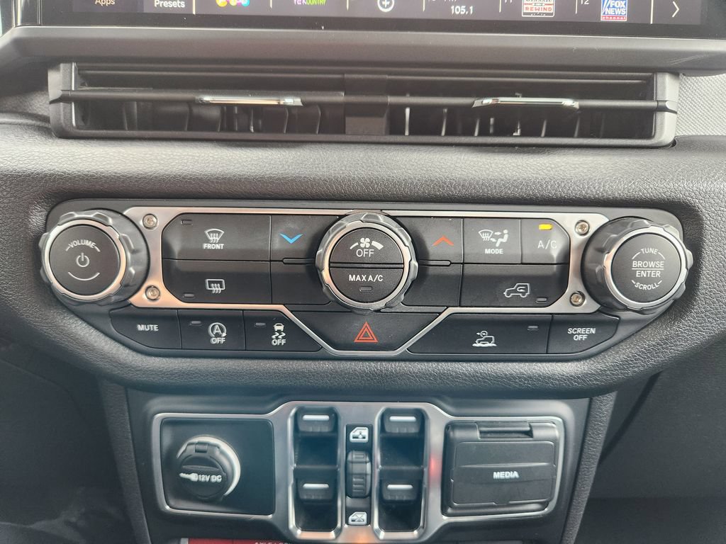 Used 2025 Jeep Wrangler Unlimited Sport AWD/4WD image 26