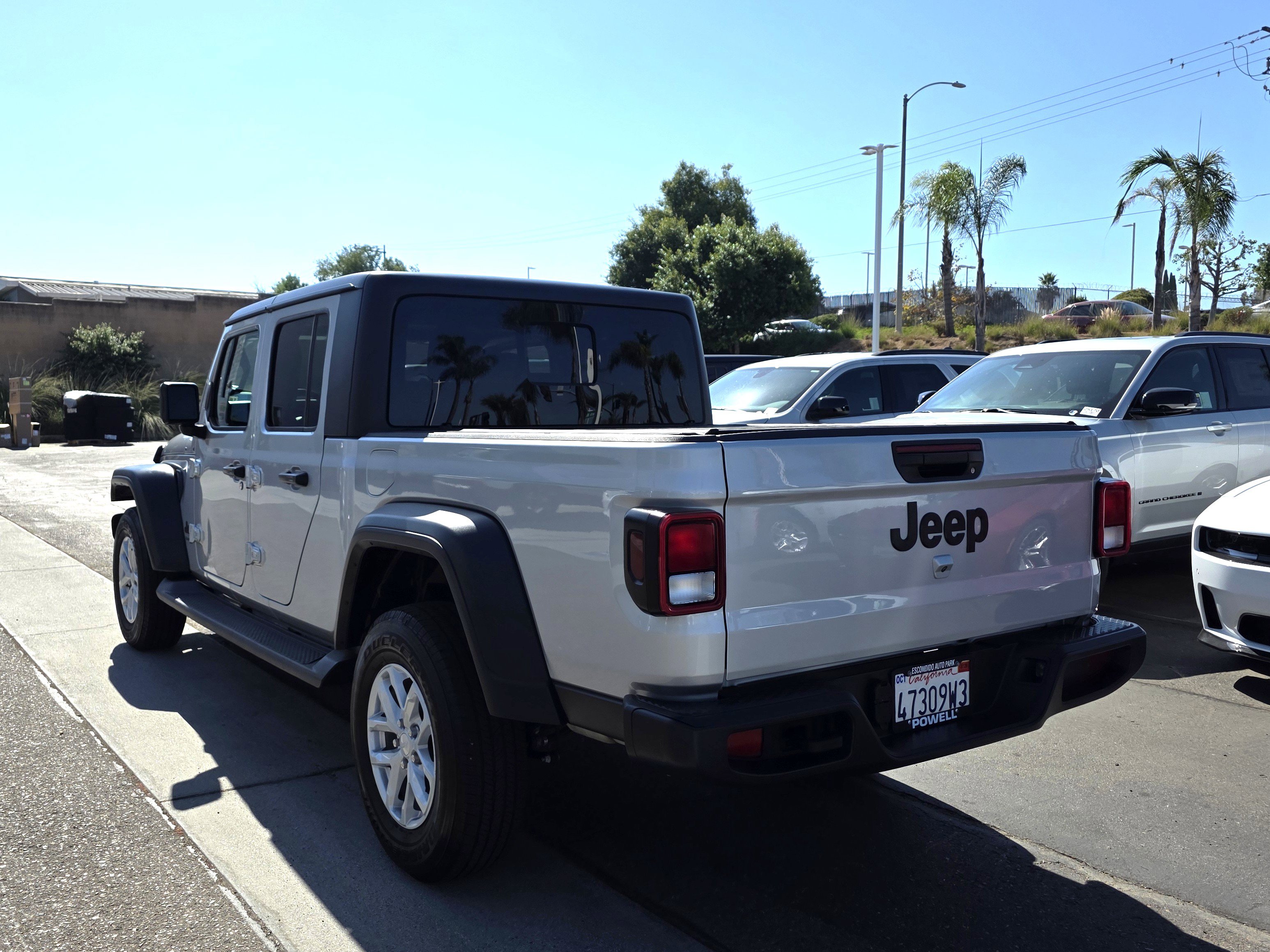Certified 2023 Jeep Gladiator Sport image 3