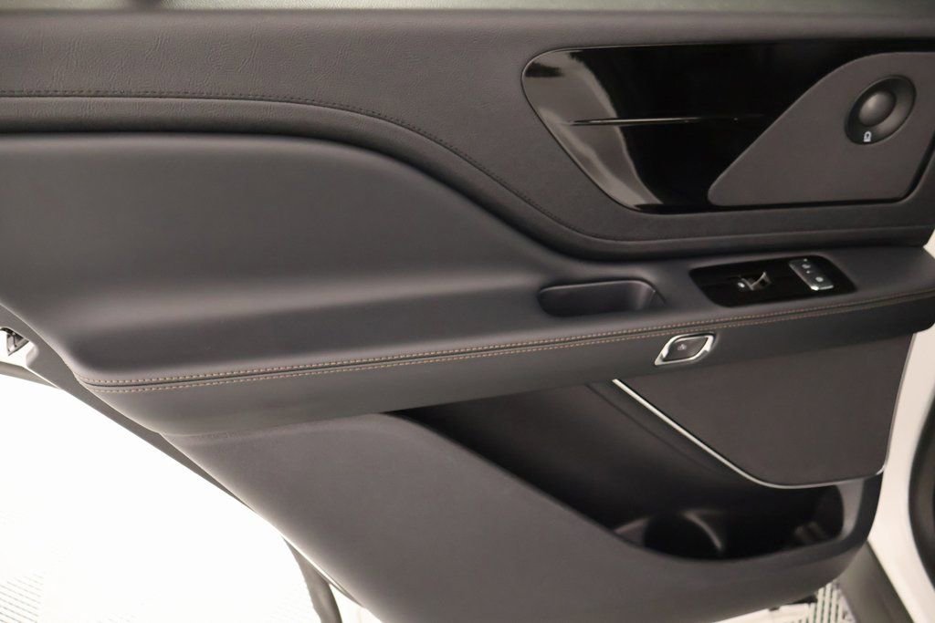 New 2025 Lincoln Aviator Reserve w/ Jet Appearance Package image 18