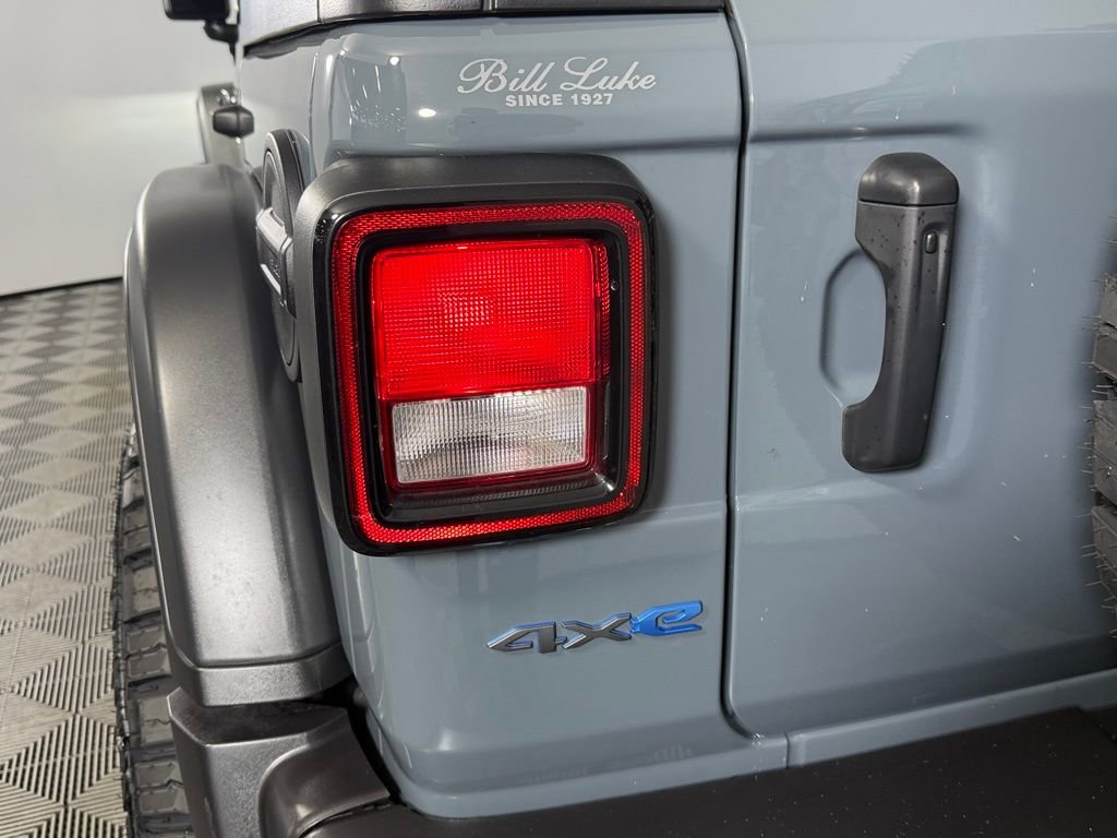 Used 2025 Jeep Wrangler Willys 4xe image 12