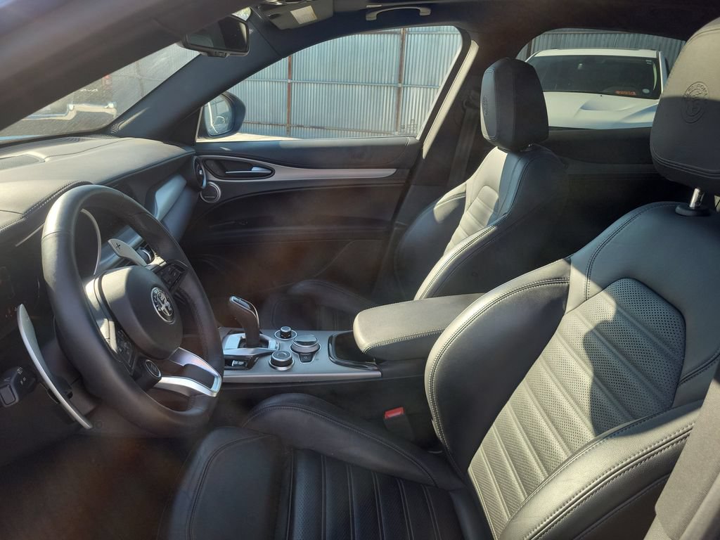 Used 2025 Alfa Romeo Stelvio Sprint AWD/4WD image 19