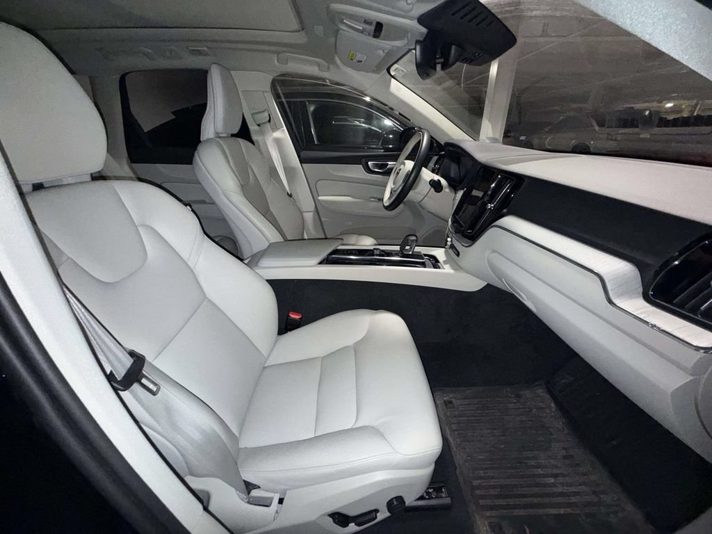 Used 2024 Volvo XC60 B5 Plus w/ Protection Package Premier AWD/4WD image 6