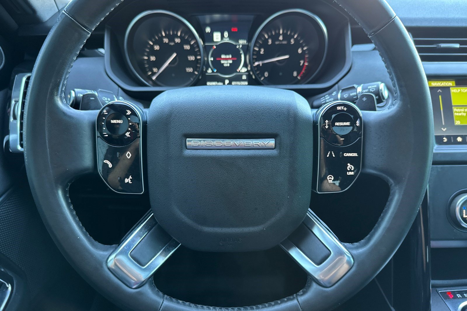 Used 2019 Land Rover Discovery SE AWD/4WD image 10