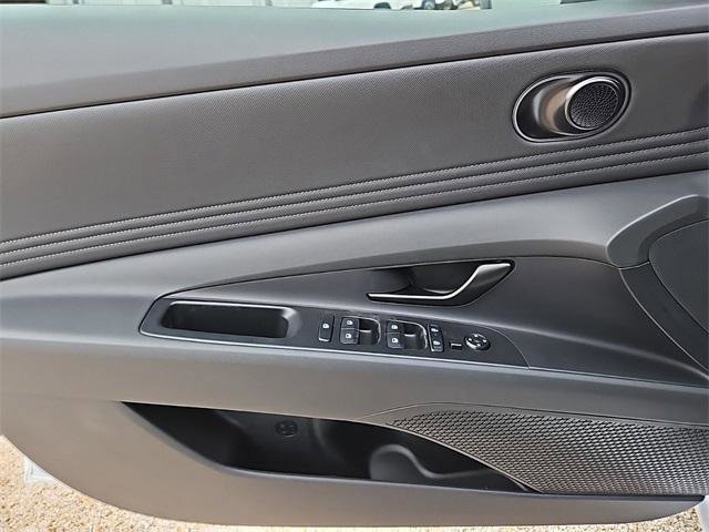 New 2025 Hyundai Elantra SEL image 11