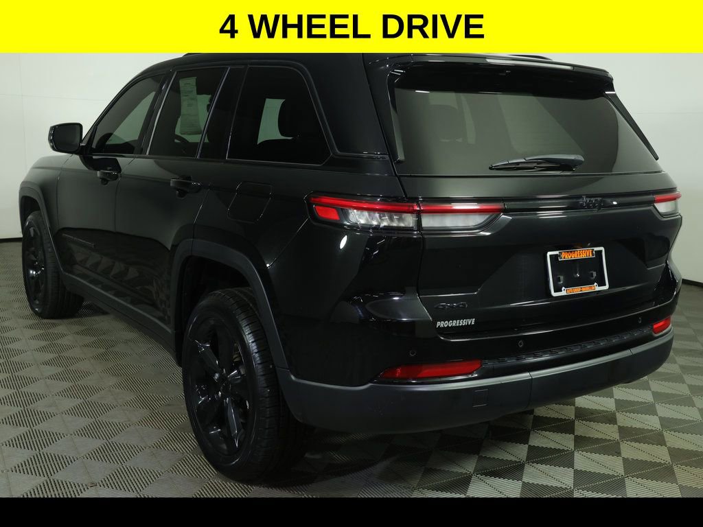 Used 2023 Jeep Grand Cherokee Altitude image 5