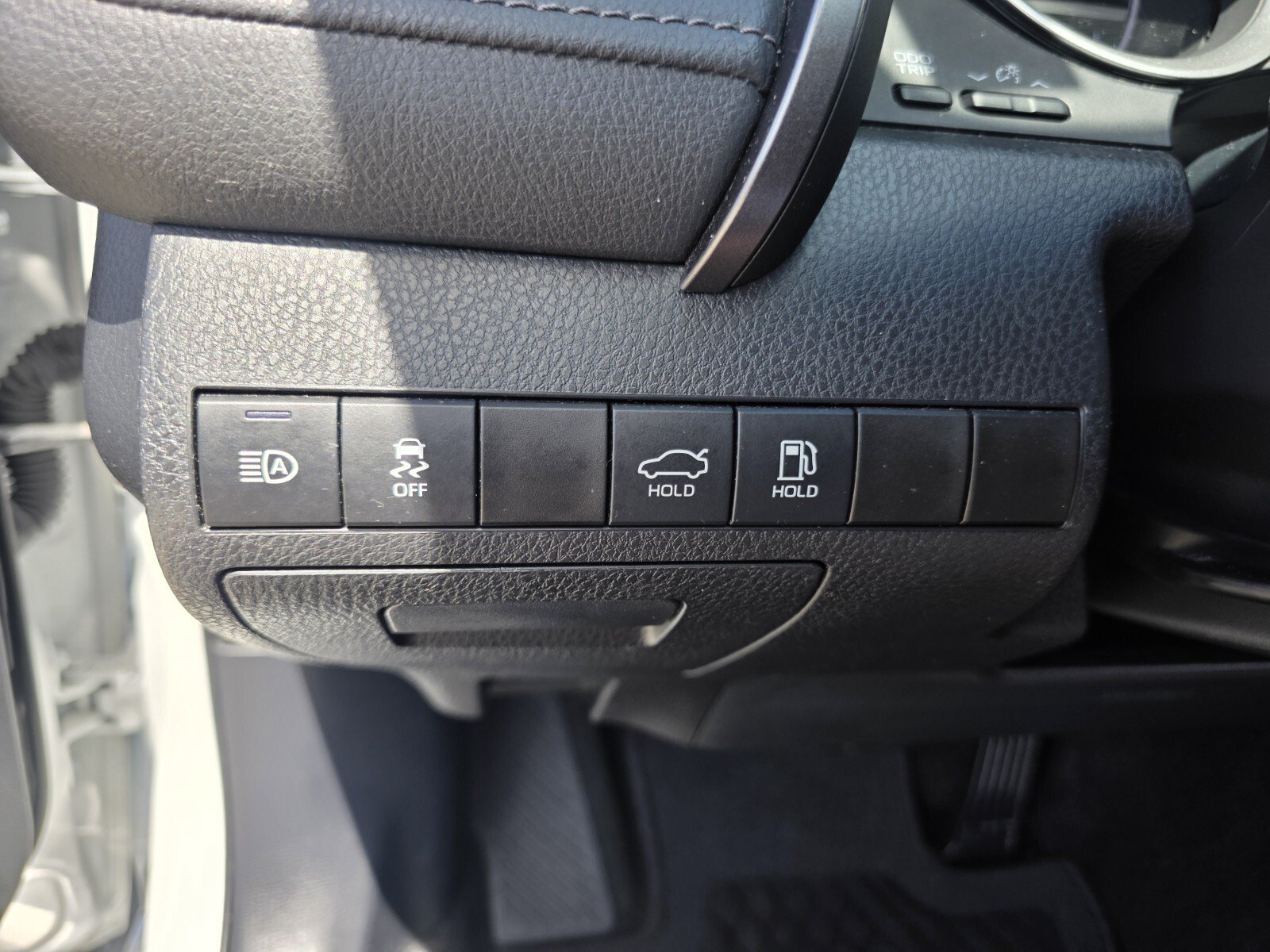 Certified 2022 Toyota Camry XLE w/ Navigation Upgrade Package FWD image 27