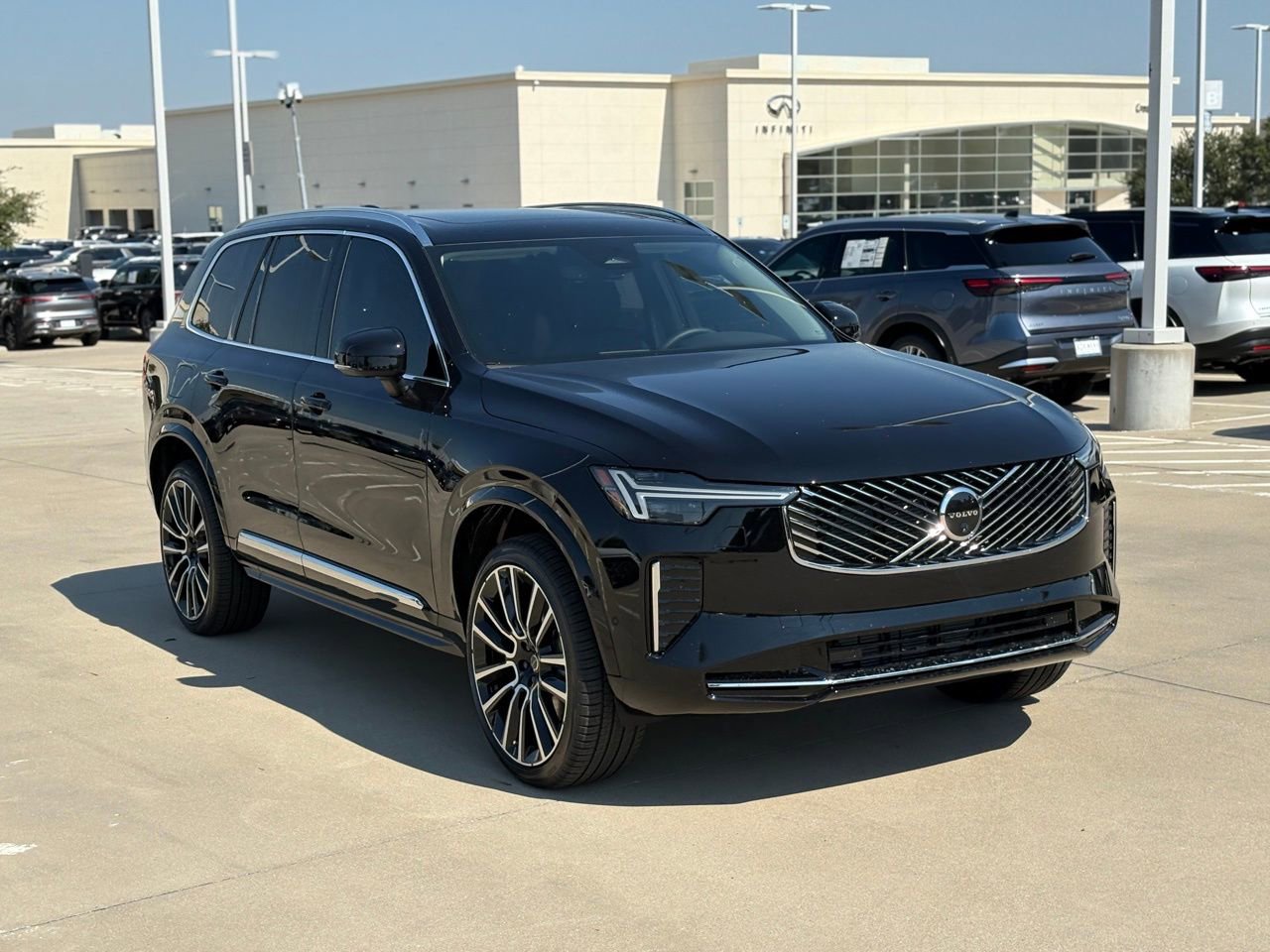 New 2026 Volvo XC90 B6 Plus w/ Protection Package Premier AWD/4WD image 3