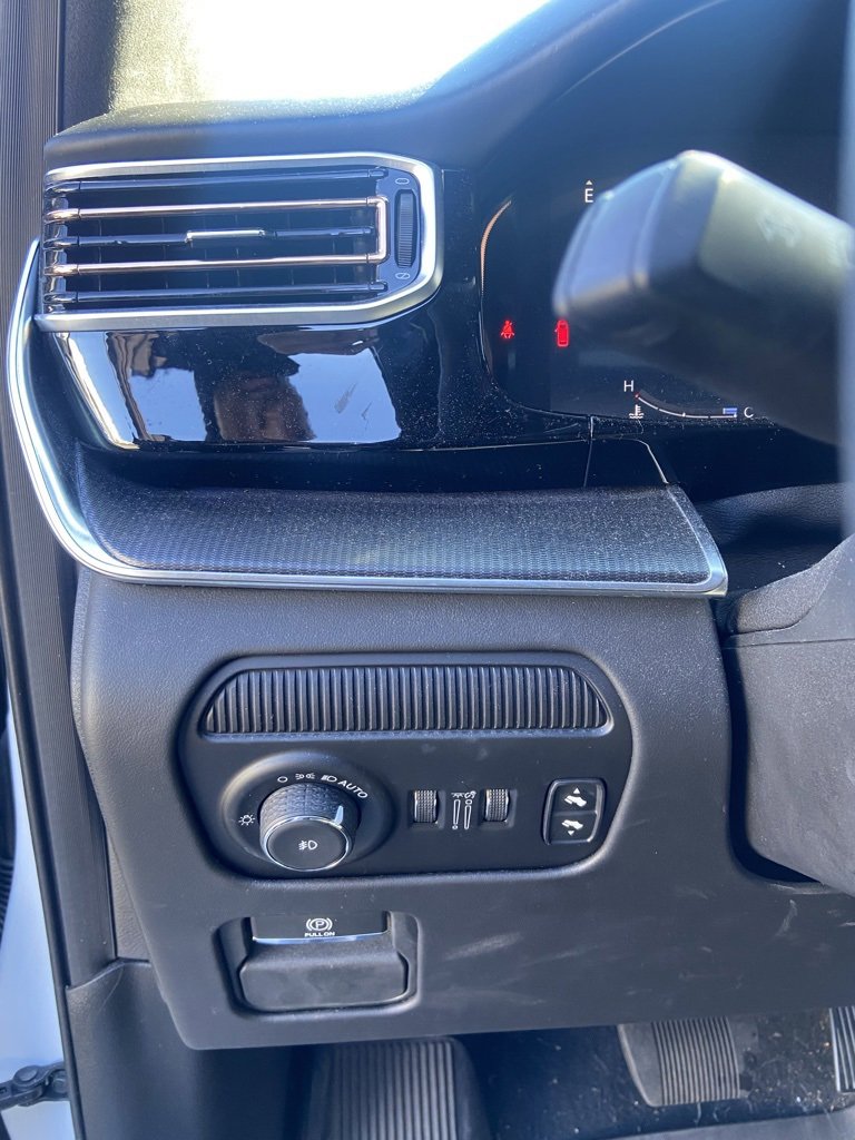 Used 2023 Jeep Grand Wagoneer Series III w/ Rear Seat Video Group 1 image 33